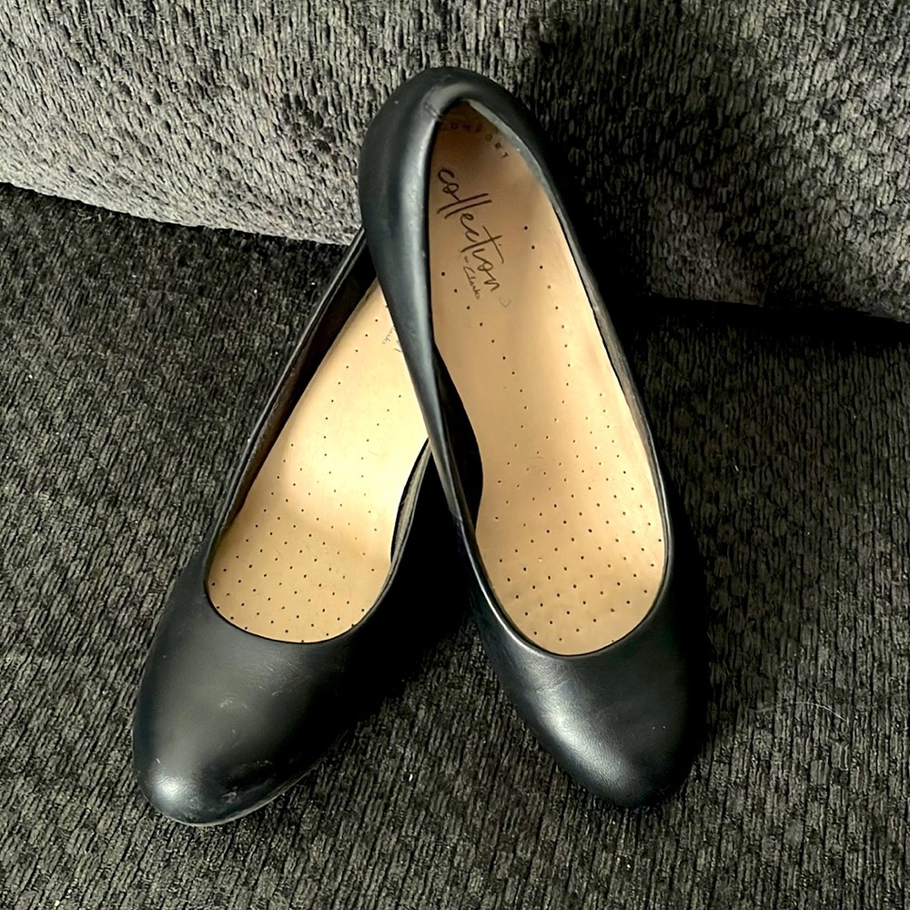 Clark collection size 7.5 us Black leather heal